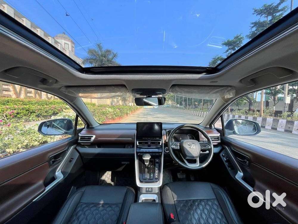 Toyota Innova Hycross, 2025, Petrol