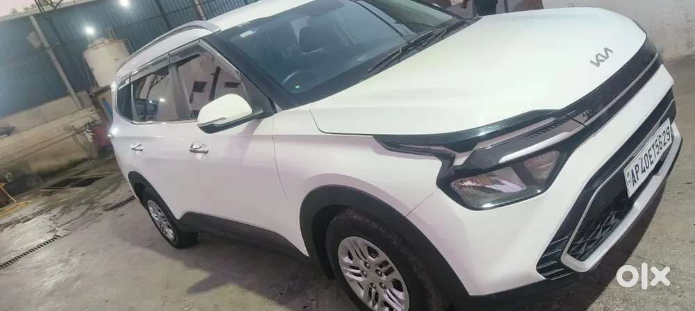 Kia Carens 2024 Petrol Well Maintained