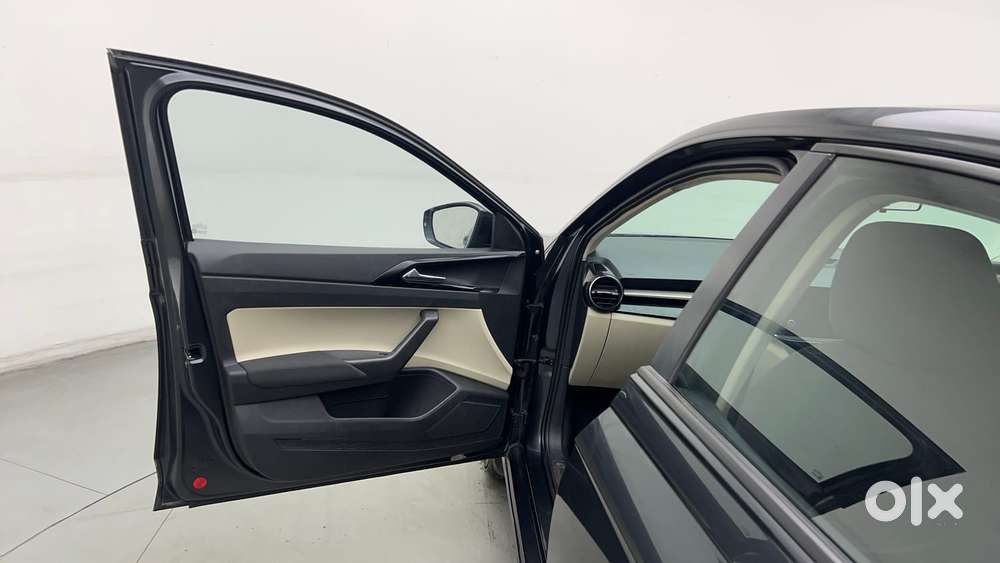 Skoda Slavia Ambition 1.0l Tsi At, 2022, Petrol