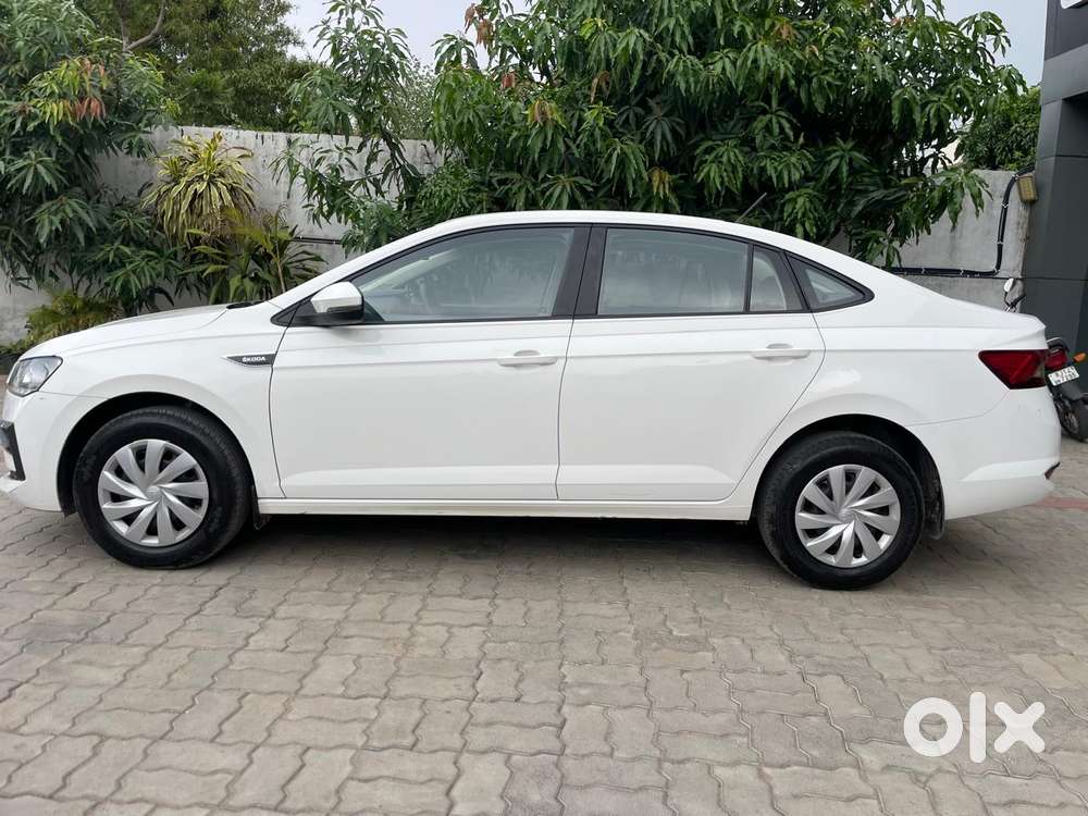 Skoda Slavia 1.0 Active Tsi, 2022, Petrol