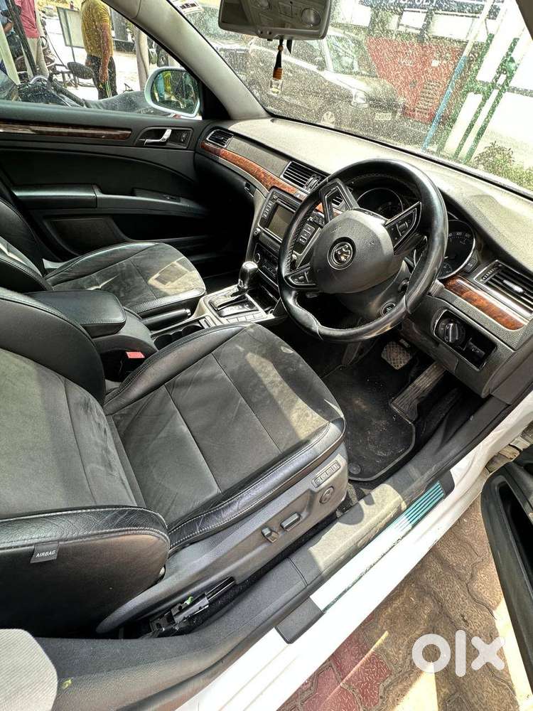 Skoda Superb 2015 Petrol 95000 Km Driven