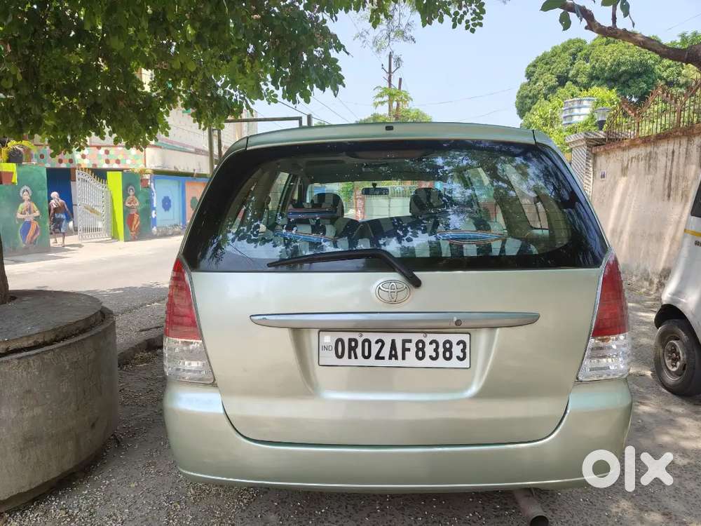 Toyota Innova 2005 Petrol Well Maintained