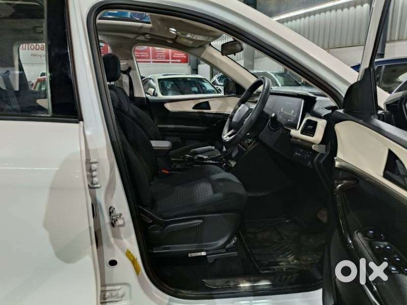 Mahindra Xuv700 2.2 Ax 5 Diesel At Str, 2024, Diesel