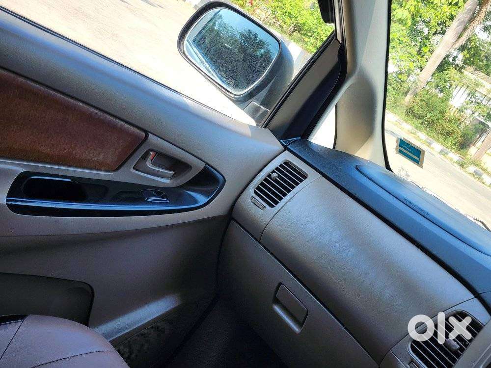 Toyota Innova 2.5 G (diesel) 8 Seater, 2015, Diesel