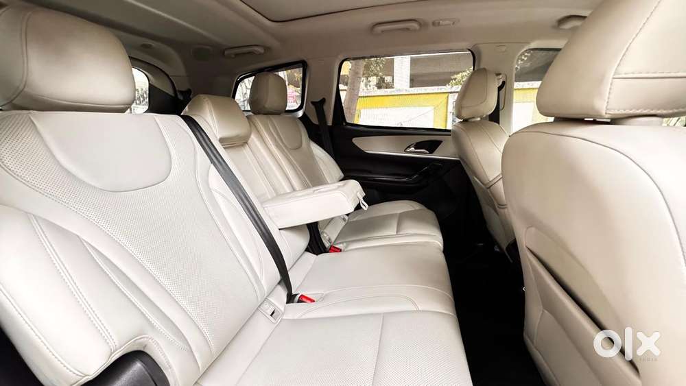 Mahindra Xuv700 Ax7 Luxury Pack Awd, 2024, Diesel