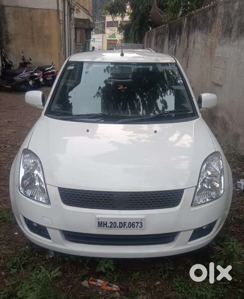 Showroom Condition Maruti Swift Desire  Reg 2 Nov  2015 For Sale.
