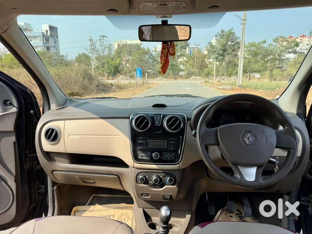 Renault Lodgy 7+ Eight Seater