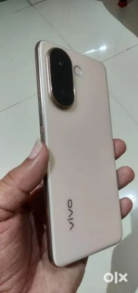 Vivo v60e 12gb 256  11 month us