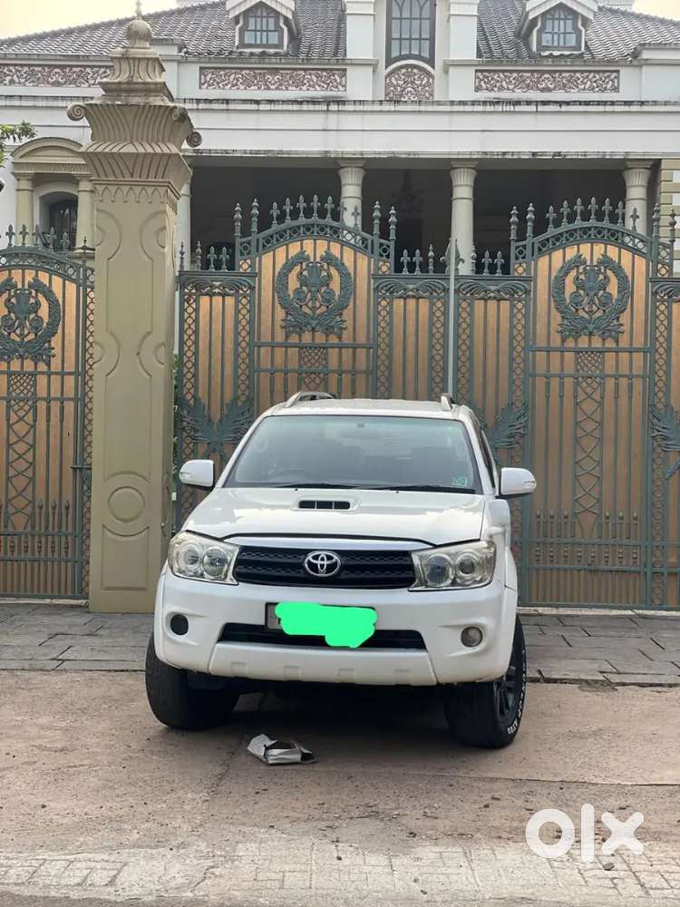 Toyota Fortuner 2011 Diesel 220000 Km Driven