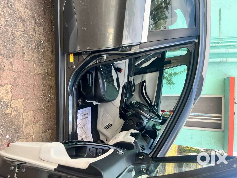 Tata Nexon Xz+s 2022 Petrol Mt (with Sunroof)-15k Km Driven Single Own