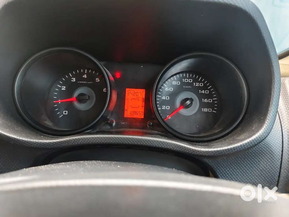 Mahindra Tuv 300 T6+ 2017