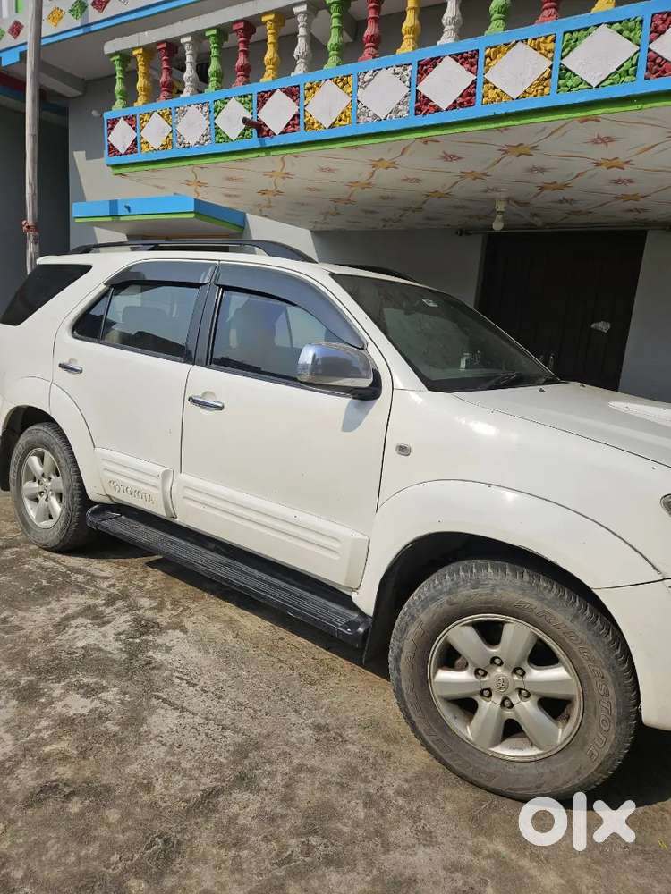 Toyota Fortuner 2011 Diesel 120000 Km Driven