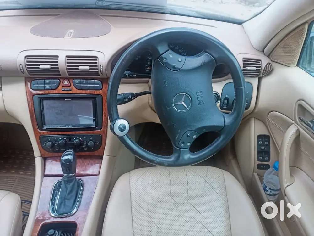 Classic Royal Mercedes-benz