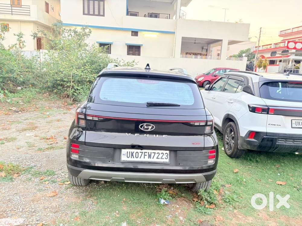 Hyundai Venue 2024 Petrol 17400 Km Driven
