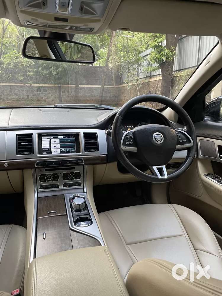 Jaguar Xe Portfolio, 2016, Petrol