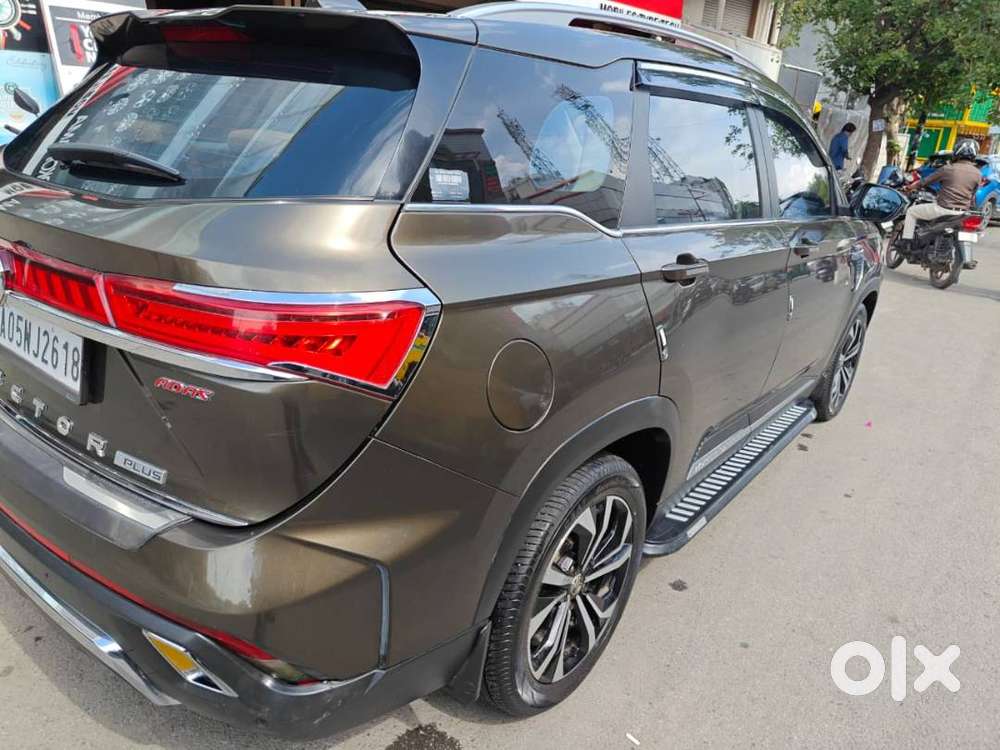 Mg Hector Plus Savvy Pro  Petrol Cvt Automatic  2023  Dune Brown 7