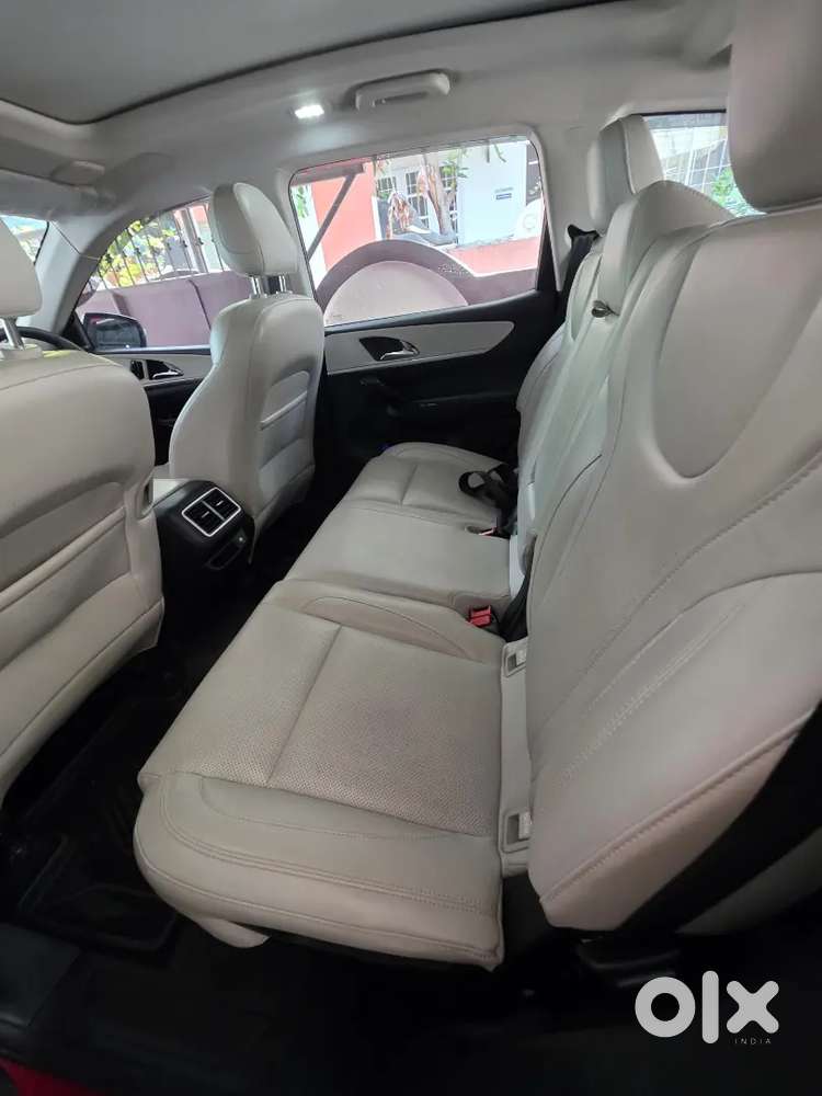 Mahindra Xuv700 7 Seater Only 12000 Km Driven