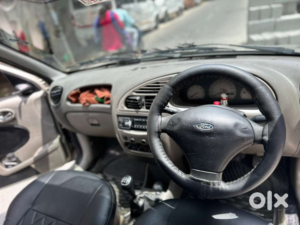 Ford Ikon 1.6 Zxi 2004