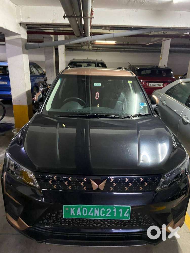 Top End Mahindra Xuv400 Black With The Extra Large 37.kw Battery
