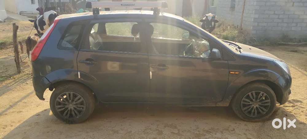 Ford Figo 2011 Petrol 85000 Km Driven