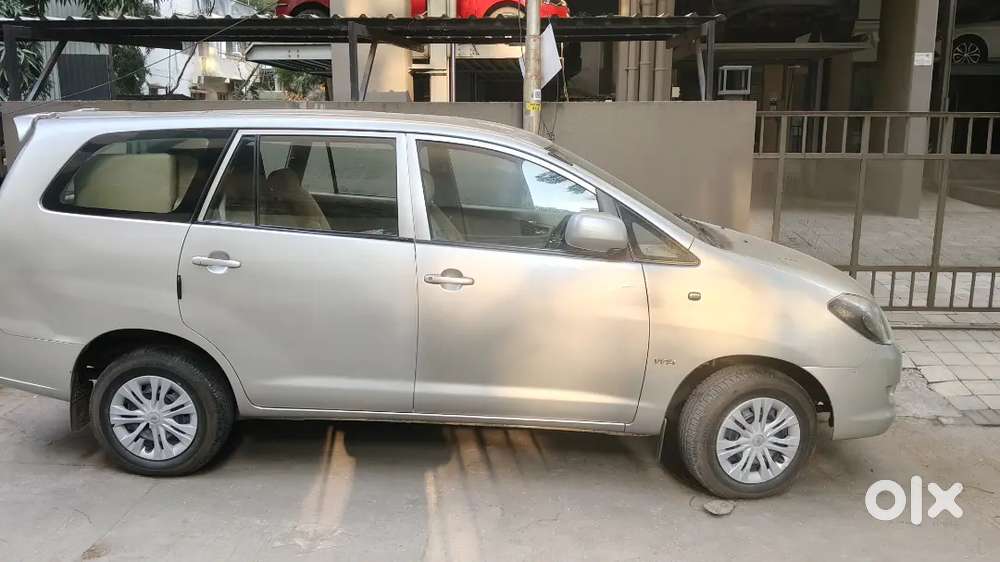 Toyota Innova Petrol 2005 98000 Km Driven
