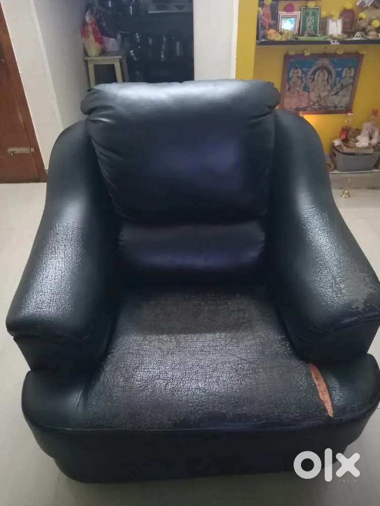 2-year-Old Black Leather Sofa for sale&ndash; Good Seating space