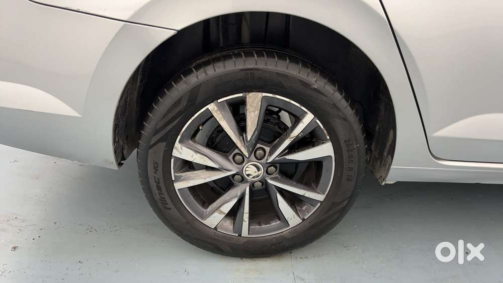 Skoda Slavia Style 1.0l Tsi Mt, 2022, Petrol