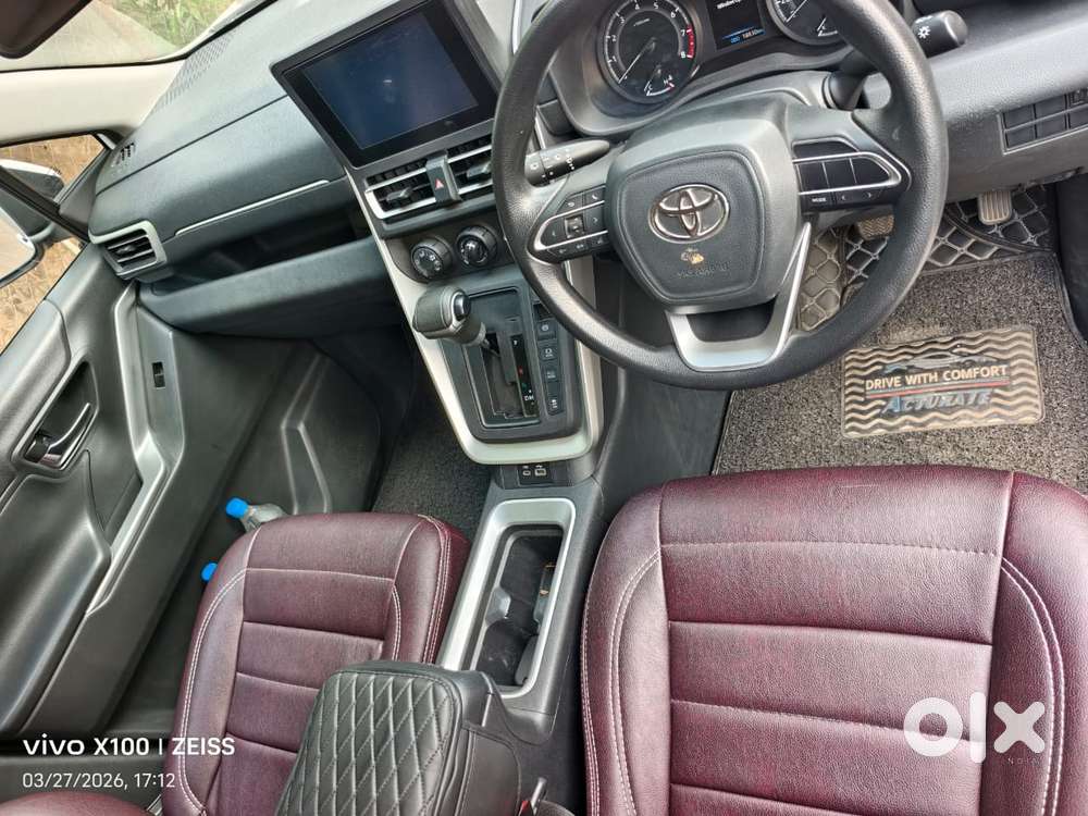 Toyota Innova Hycross, 2023, Petrol