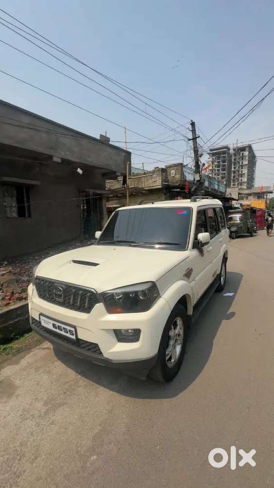 Mahindra Scorpio 2015 Petrol 150000 Km Driven