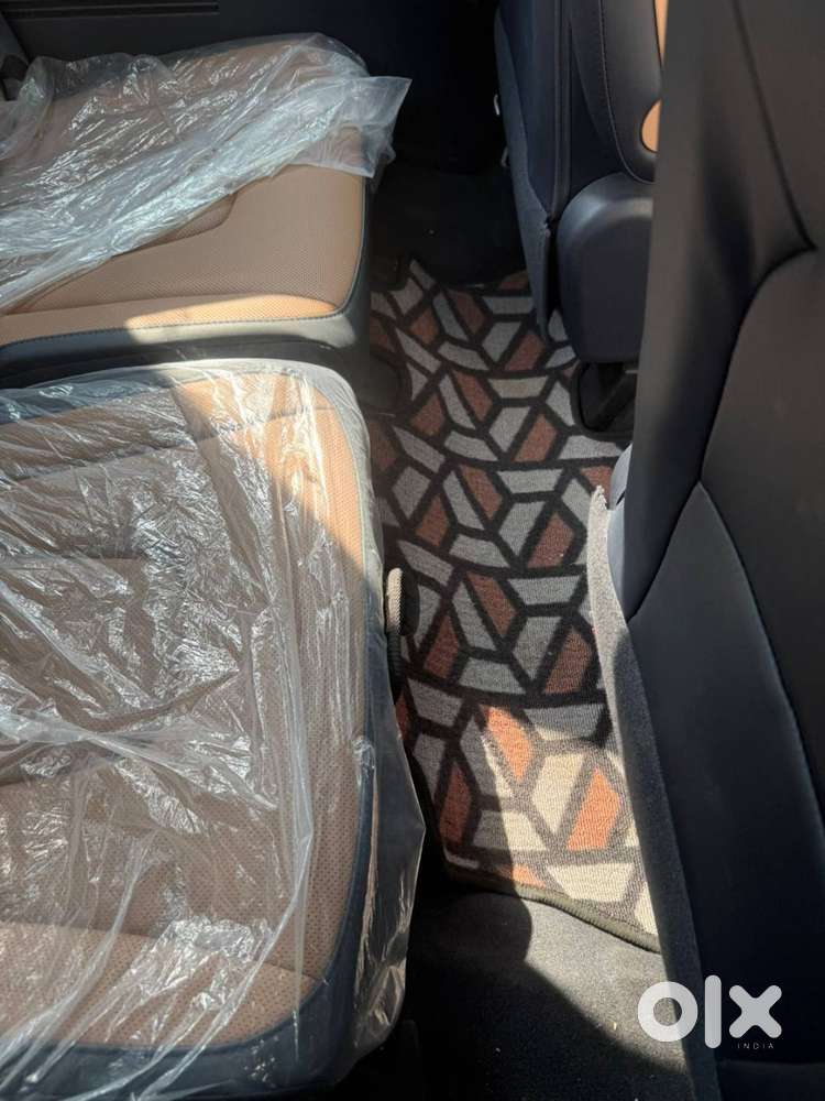 Showroom Condition Hyundai Alcazar Signature – Top Variant Petrol Auto