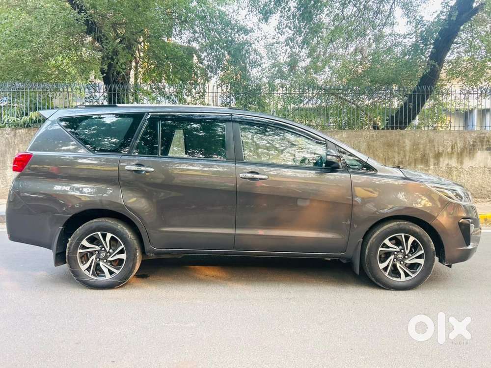 Toyota Innova Crysta 2.7 V, 2022, Petrol