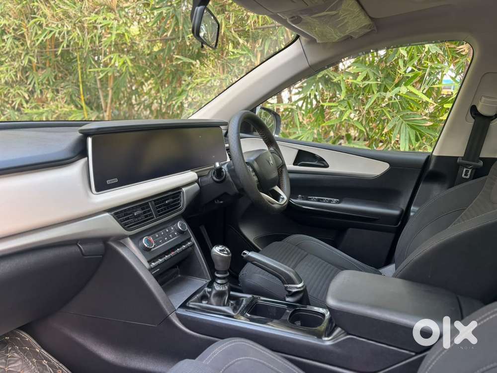 Mahindra Xuv700 2.2 Ax 5 Diesel Mt 7 Str, 2022, Diesel