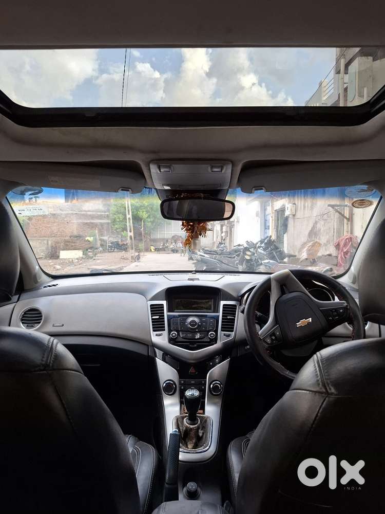 Chevrolet Cruze Diesel 2011. Top Model With Sunroof.