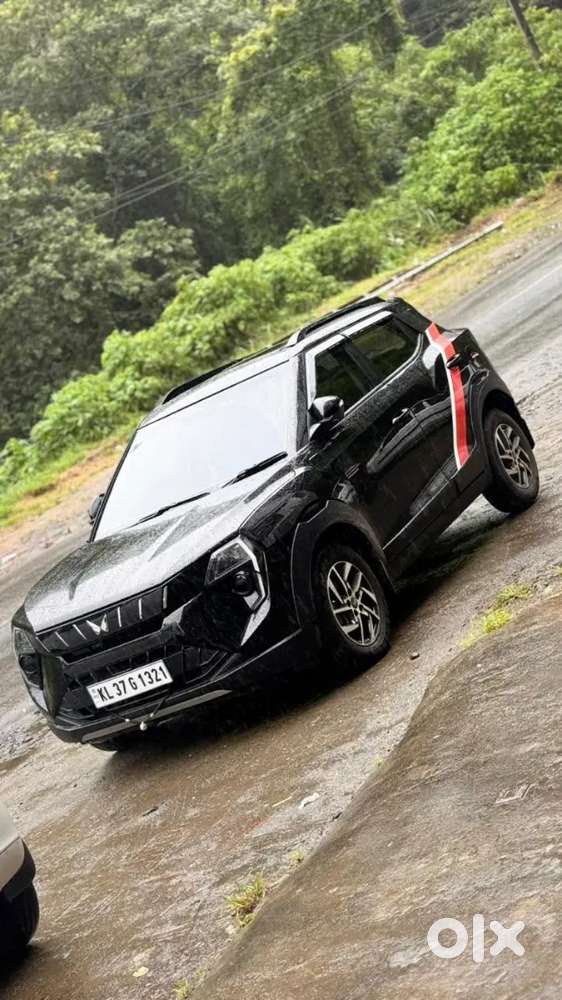 Mahindra Xuv 3xo Ax5 2025