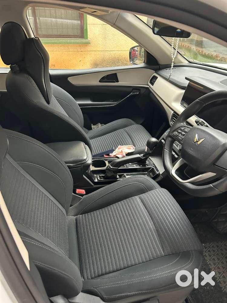 Mahindra Xuv700 2023 Petrol 12700 Km Driven