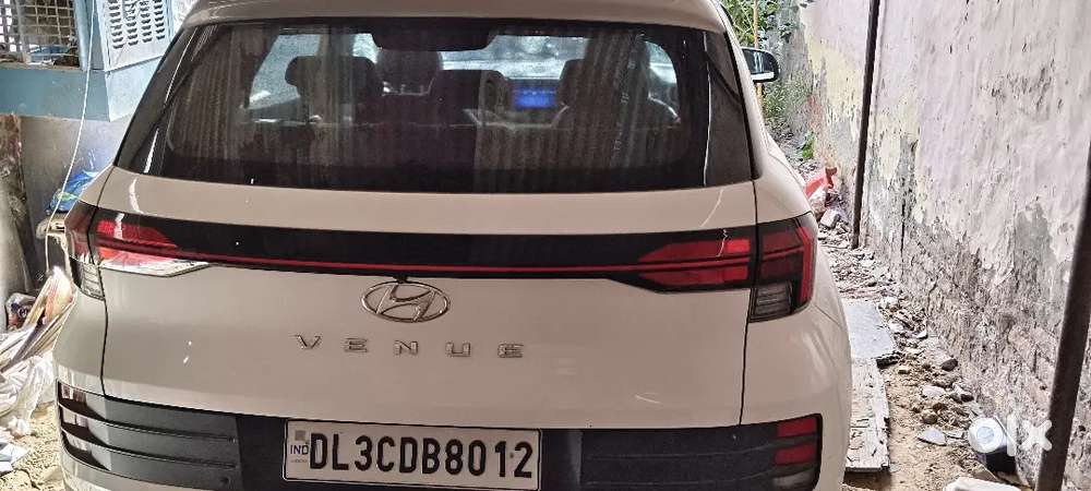Hyundai Venue E Plus 2024 Petrol 6800 Km Driven With Sunroof