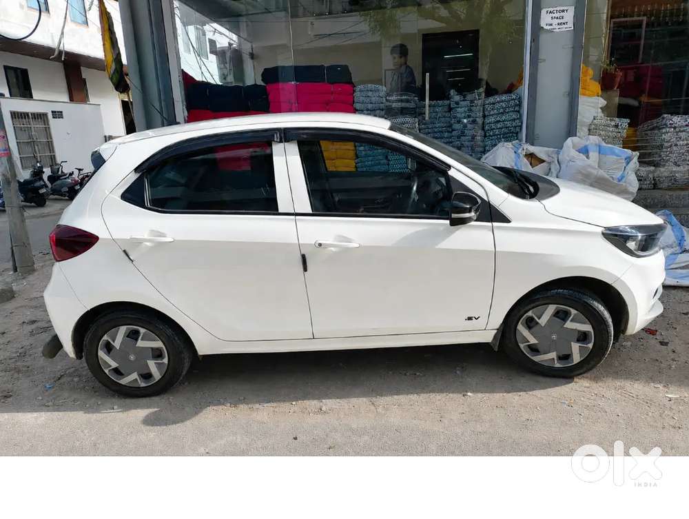 Tiago Ev Car Electric 9000 Km Driven Xt Lr (fix Rate)
