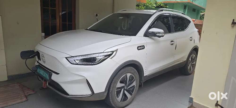 Mg Ev Vechile With Full Showroom Track