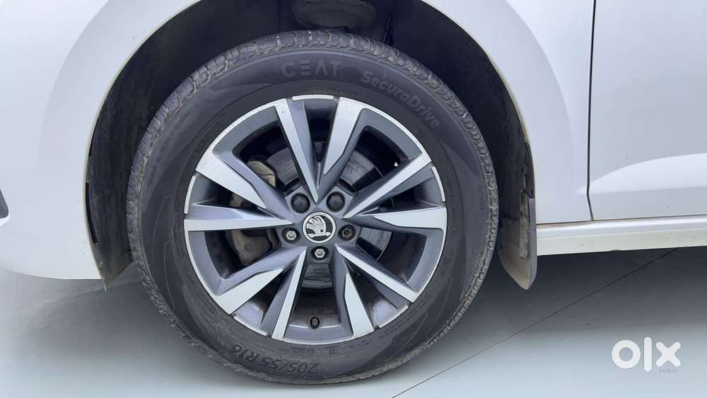 Skoda Slavia Style 1.0l Tsi Mt, 2022, Petrol