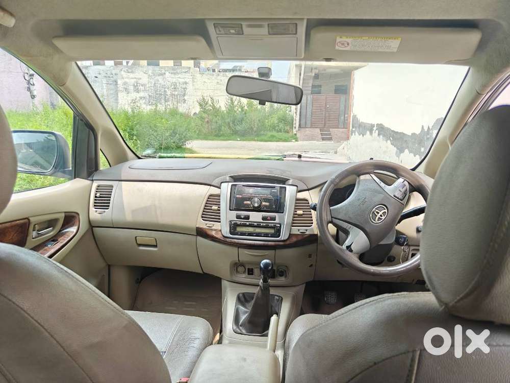 Toyota Innova Grey 2012