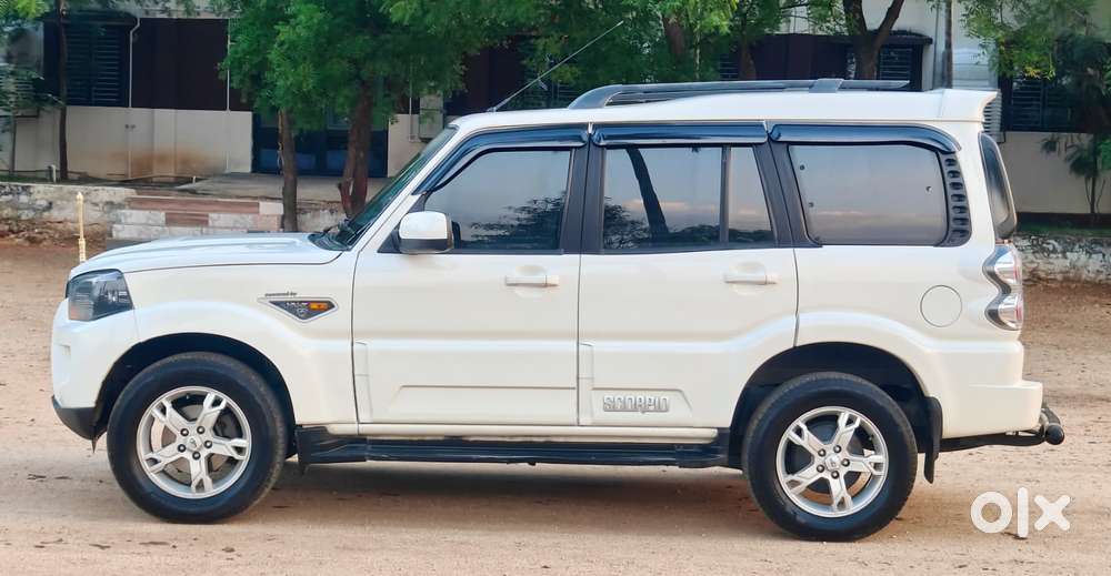 Mahindra Scorpio S10, 2015, Diesel