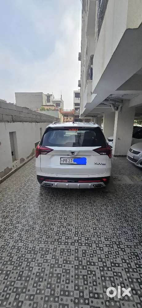 Mahindra Xuv700 Mx Mt 5-seater  1st Owner  27,000 Km  Excellent Con