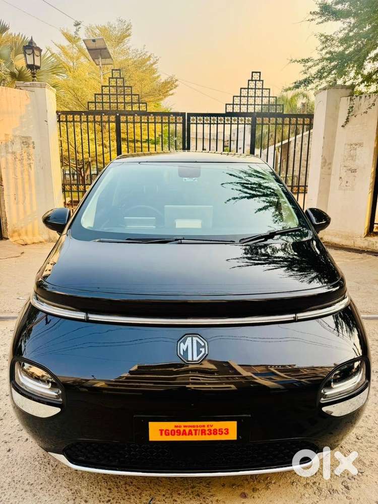 Mg Windsor Ev 2025 Electric 11000 Km Driven