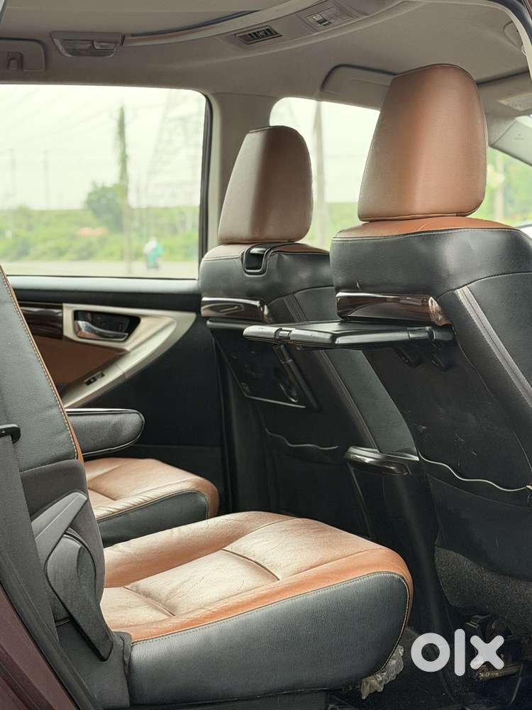 Toyota Innova Crysta 2.8 Zx At 7 Seater, 2016, Diesel