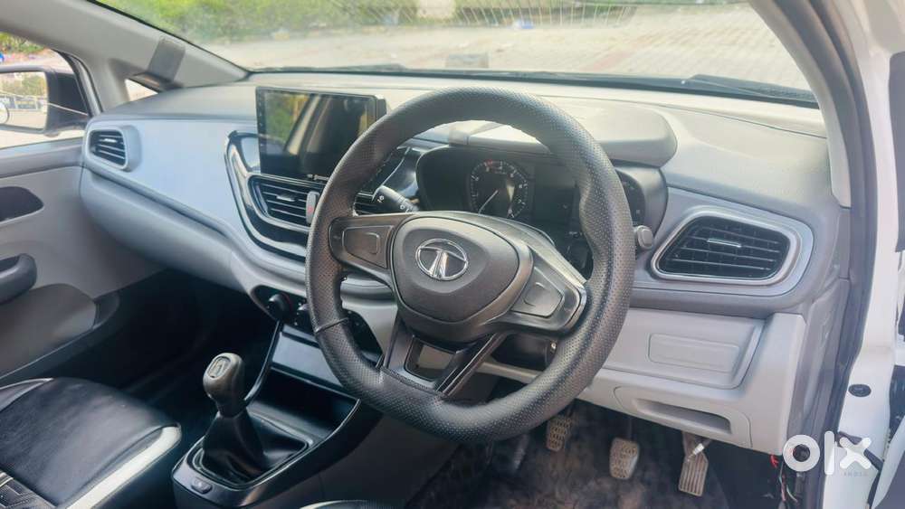 Tata Altroz 1.2 Xe, 2020, Petrol