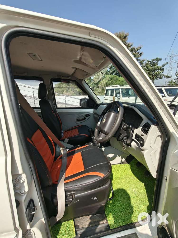 Mahindra Scorpio S4 9 Seater, 2015