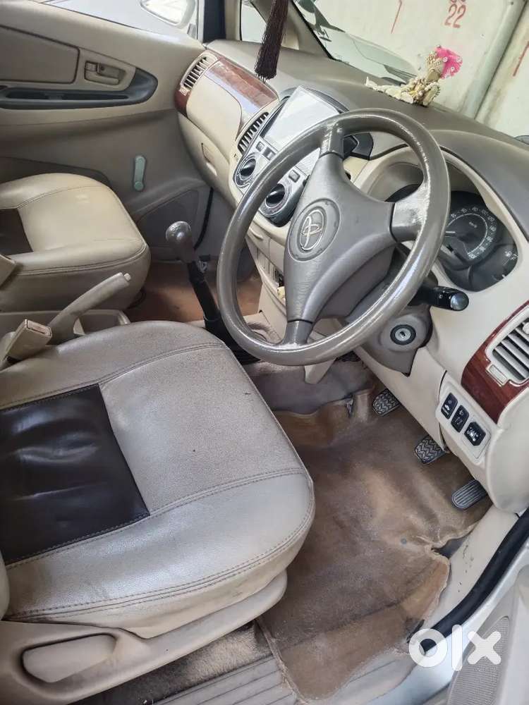 Toyota Innova 2006 Cng & Hybrids 129390 Km Driven