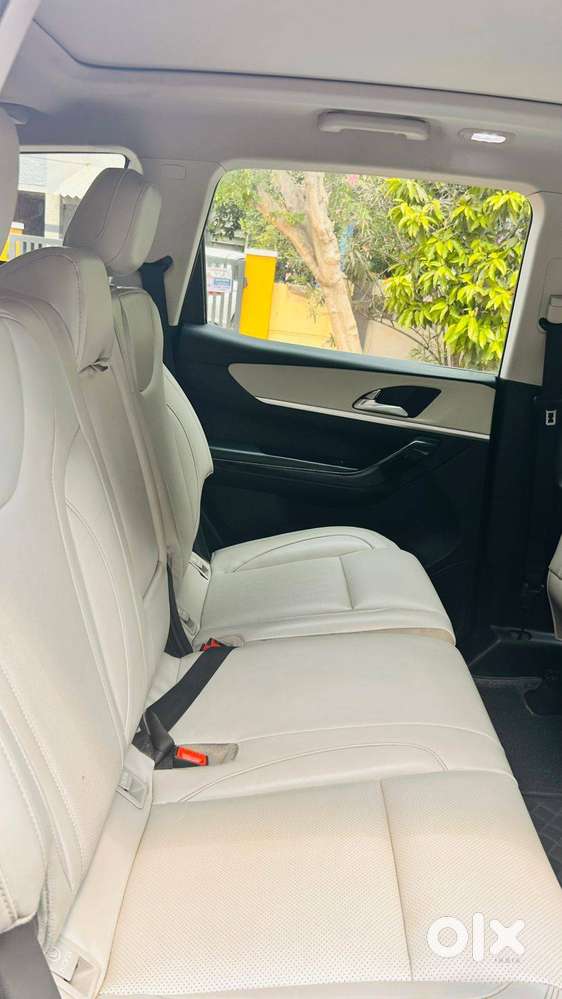 Mahindra Xuv700 Ax7 L Diesel Mt  7 Seater  Silver  Thanjavur