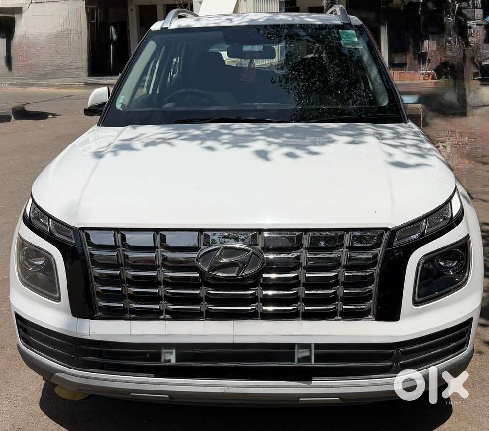 Hyundai Venue 2023 Diesel Well Maintained