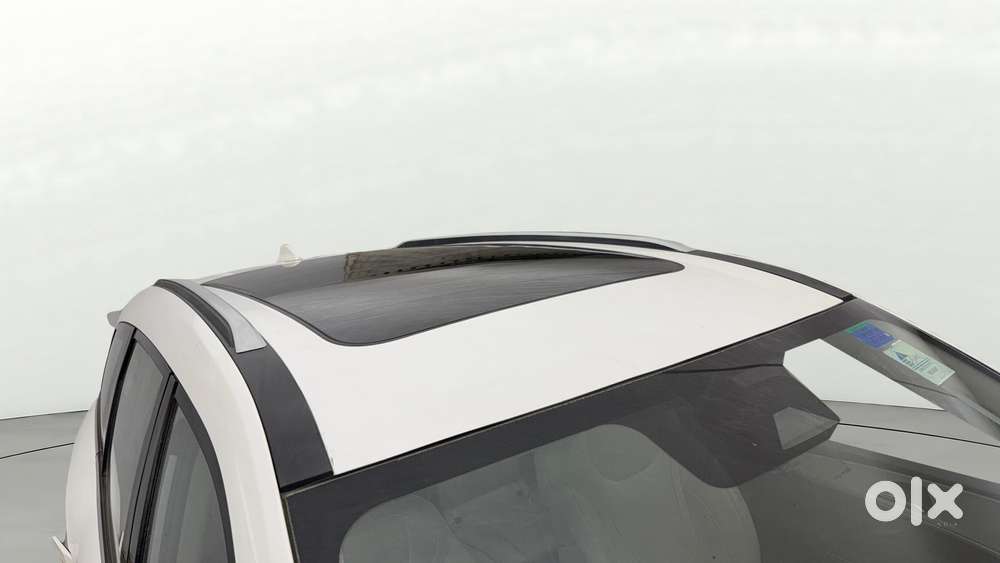 Mahindra Xuv700 2.0 Ax 7 Petrol Mt Str, 2021, Petrol